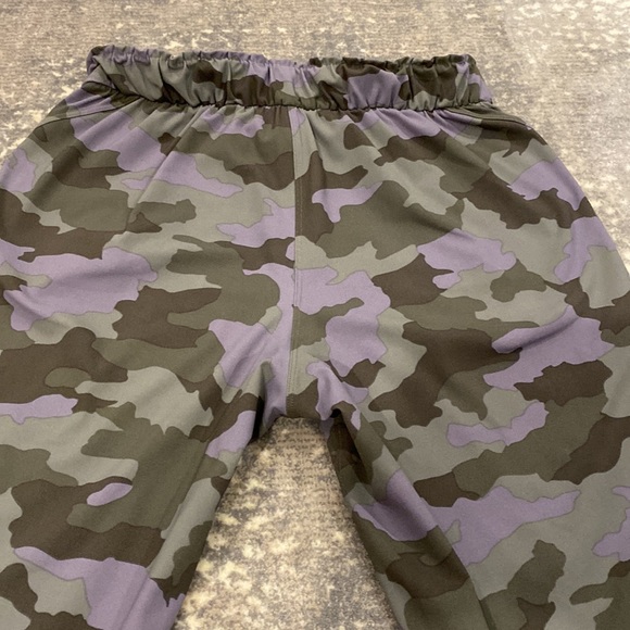 LULULEMON JOGGERS CAMOUFLAGE IN LAVENDER & 3 COLORS OF GREEN - Picture 8 of 12